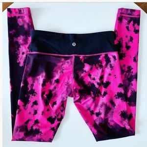 Hot pink & black lululemon leggings